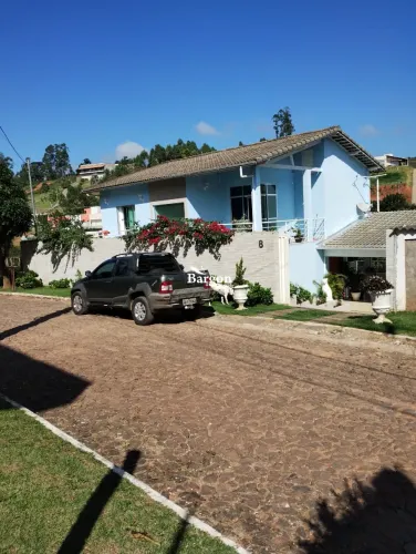 Casa com 3 suítes à venda no Condomínio Pomar da Serra em Juiz de Fora