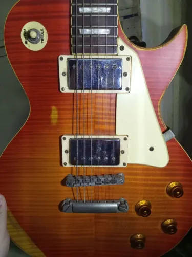 Guitarra Vintage Icon V100 - Les Paul | R$ 5.000 (Aceito oferta)