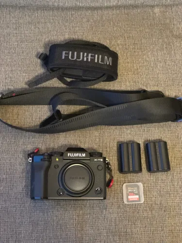 Fujifilm X-T5 + cartao 128gb + 2 baterias originais + strap Peak Design