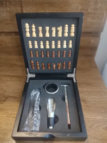 estojo de madeira tabuleiro de xadres e kit para vinho