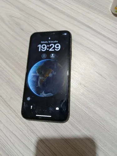 iPhone 11 bem cuidada com assessórios. Bateria 88%