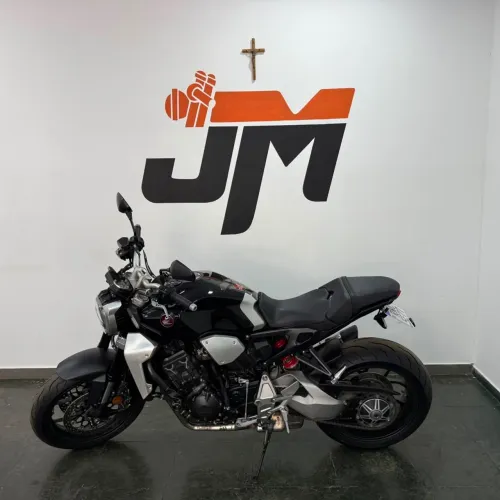Cb1000 2020/2021 35.000KM Revisada, 2 pneus novos. R$60.000,00
