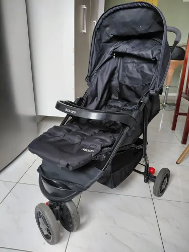 Carrinho de Bebê Cosco Kids 3 Rodas com Bandeja - Preto