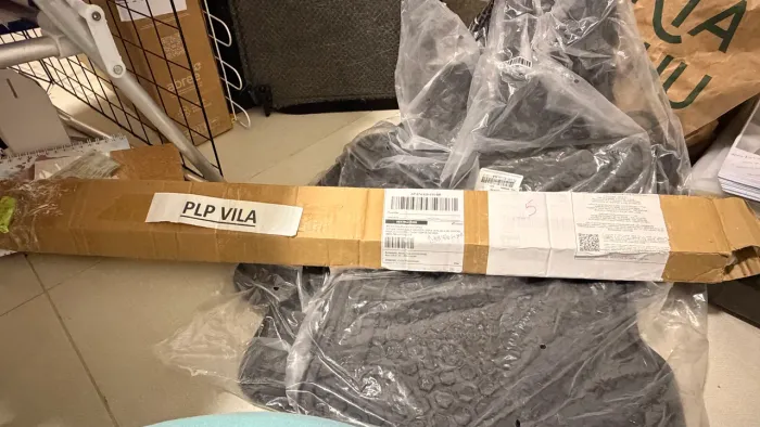 Vendo conjunto/acessórios na cor prata para Omoda 5, novo e sem uso.