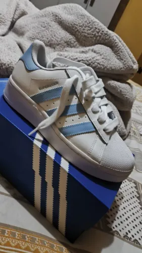 Tênis adidas