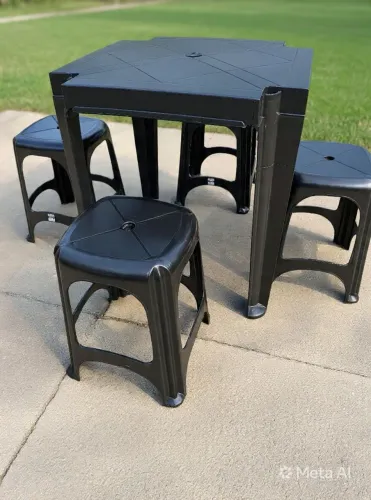 Jogo de mesa com banquetas