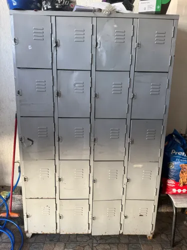 Armário de Ferro 20 Portas Usado