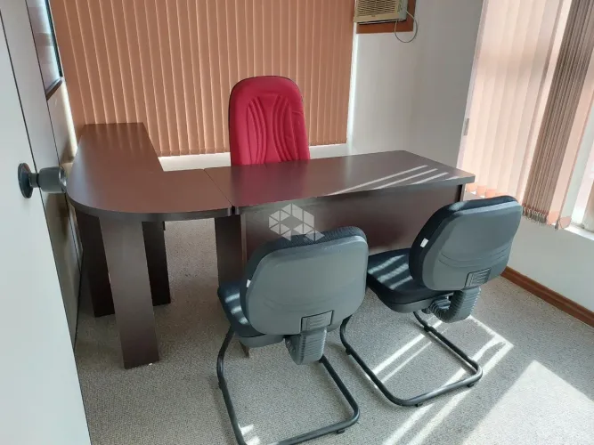 Sala mobiliada, 2 ambientes, de 32,91 m2 no B. Cristo Redentor.