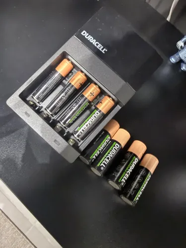 Carregador Duracell + 4 Pilhas Rec Aa + 4 Pilhas Aaa Rec
