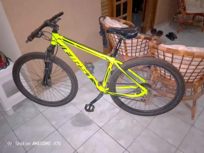 Vende-se uma bike aro 29 cambio Shimano pneus Pirelli,aceito cartão divido 10 vezes