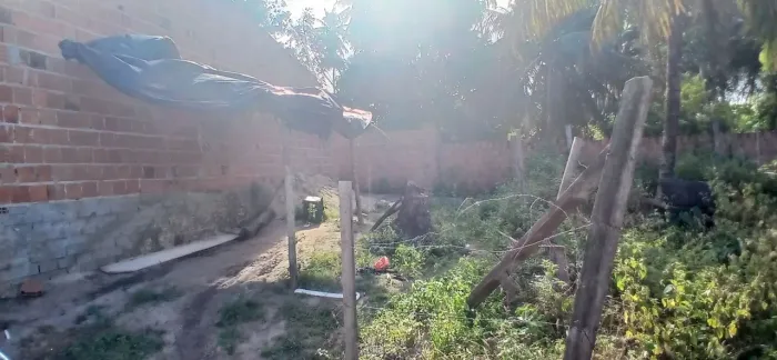 Vende-se terreno nas Malhadas