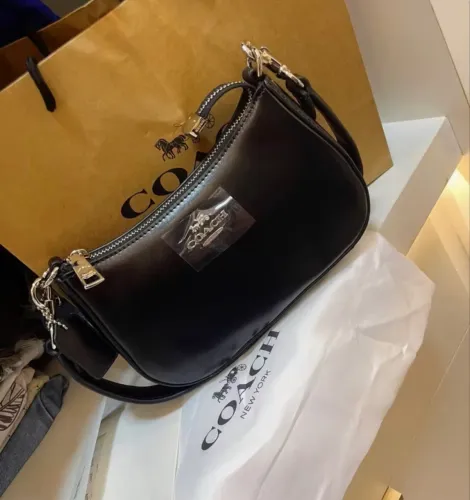 Coach - bolsa em couro - acompanha dust Bag e duas alças 