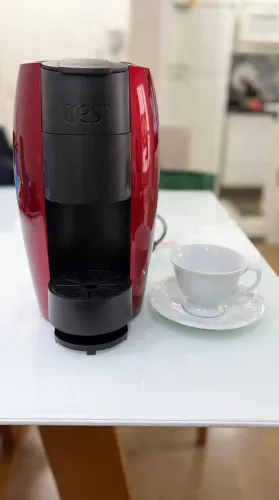 Cafeteira Tres Lov Vermelha automatica café expresso capuccino e mais