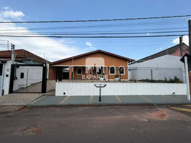 Casa com 4 dormitórios à venda, 258 m² por R$ 1.000.000,00 - Vila Carmelo - Botucatu/SP