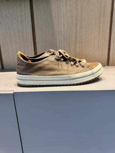 Tênis reserva casual