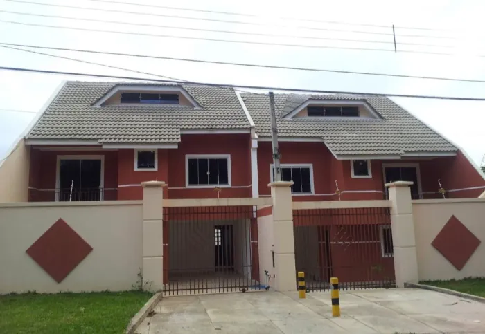 Lindo sobrado triplex no Bairro Santa Candida
