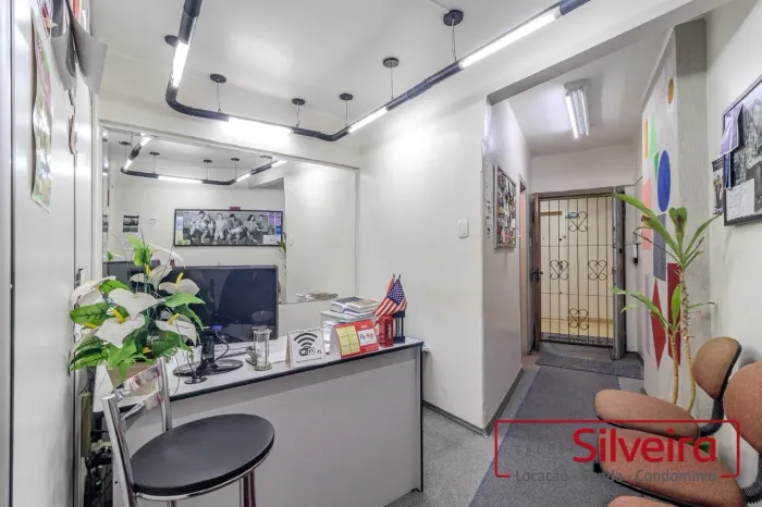 SALA COMERCIAL MOBILIADA NO CENTRO HISTÓRICO