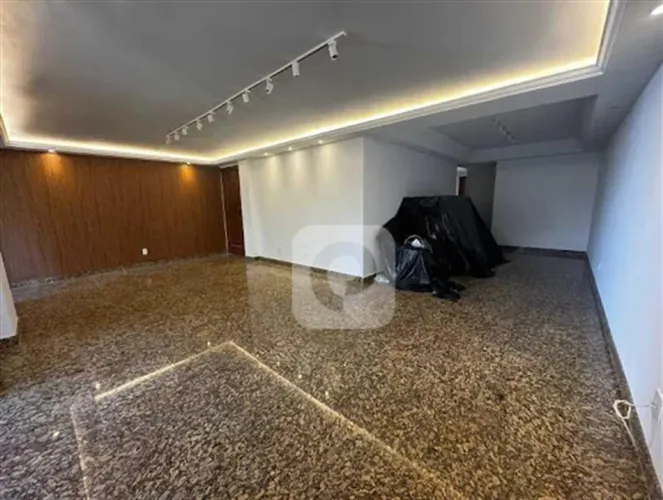 Excelente apartamento de 180m² a duas quadras da praia, em uma área privilegiada.