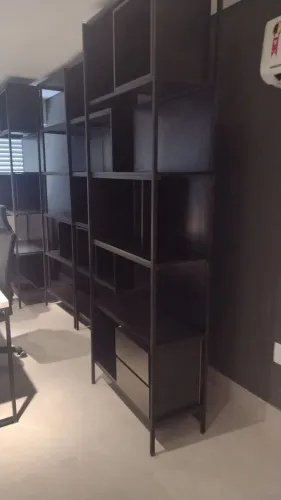 Estantes em Aço e MDF