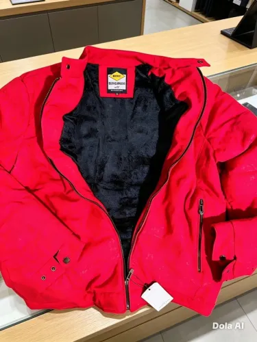Jaqueta Pelúcia super linda e ? quente inverno de loja valor 269,00 por 159,00 