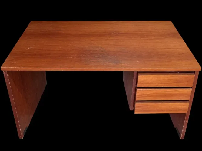 Mesa escrivaninha de madeira com 3 gavetas