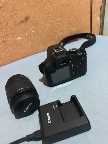 Canon T100 + lente do kit e bateria