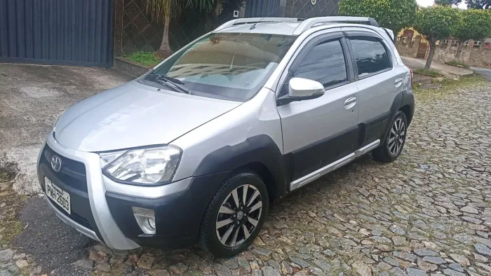 Toyota Etios Cross 1.5 Flex 16V 5P Mec. 2015
