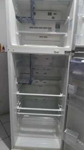 Geladeira Eletrolux - DF50 com dispenser de água 