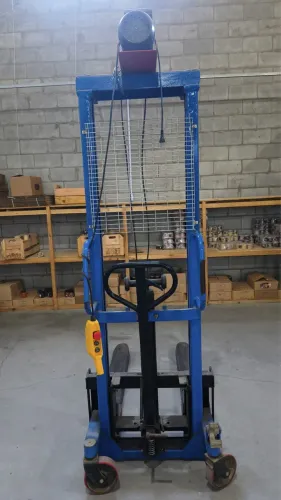 PALETEIRA SEMIELÉTRICA 1 TONELADA - MOTOR SEMINOVO 