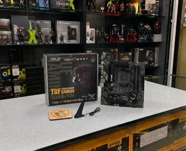 Placa-Mãe ASUS TUF Gaming B550M-PLUS - AM4, DDR4, mATX, Alta Durabilidade!