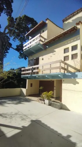 Casa em Condomínio para Venda em Teresópolis, Iucas, 4 dormitórios, 2 suítes, 3 banheiros,