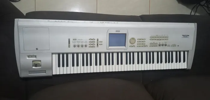Teclado Korg Triton Studio 76 teclas. Expandido!!!