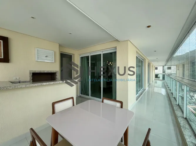 Apartamento com varanda gourmet e lazer na Praia das Pitangueiras, Guaruja