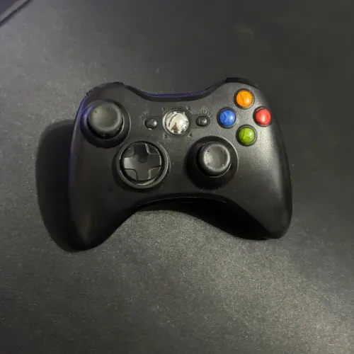Acessórios Originais para Xbox - 2 Controles e 2 Fontes