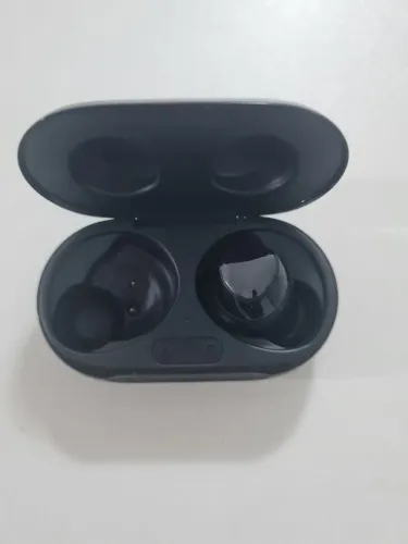 Galaxy buds + só tem o lado direito e a case 