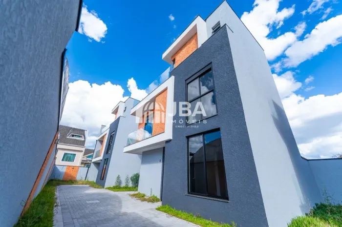 SOBRADOS NÃO GEMINADOS COM TERRAÇO