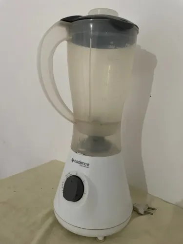 Vende-se um liquidificador Marca candence.