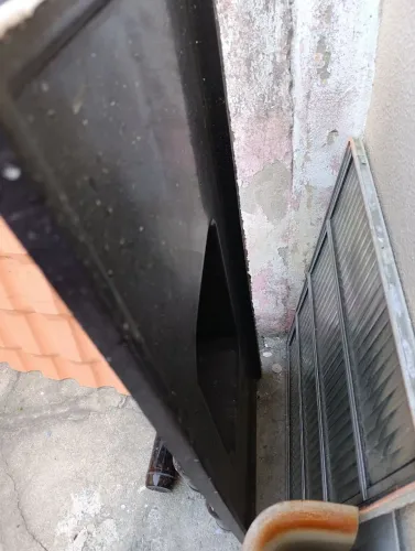 Vendo uma pia 1,20 comprimento ,uma pia e um vaso para banheiro e uma báscula ,
