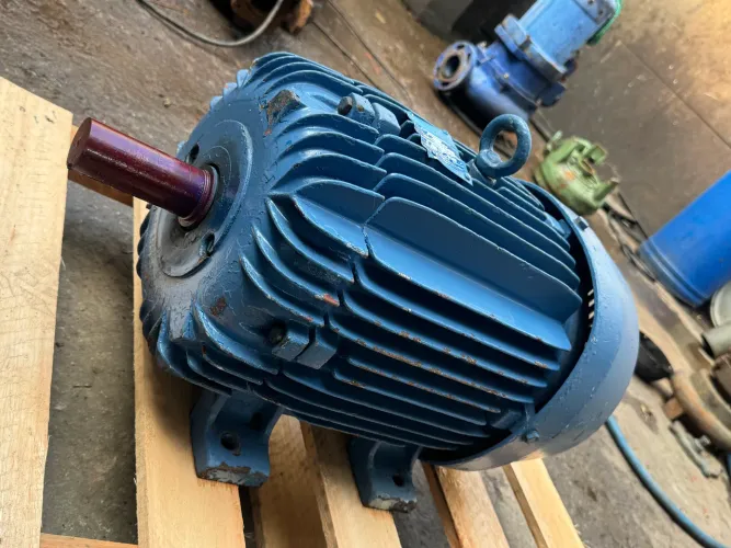 MOTOR ELÉTRICO WEG 20CV 4POLOS 220/380/660V TRIFÁSICO 