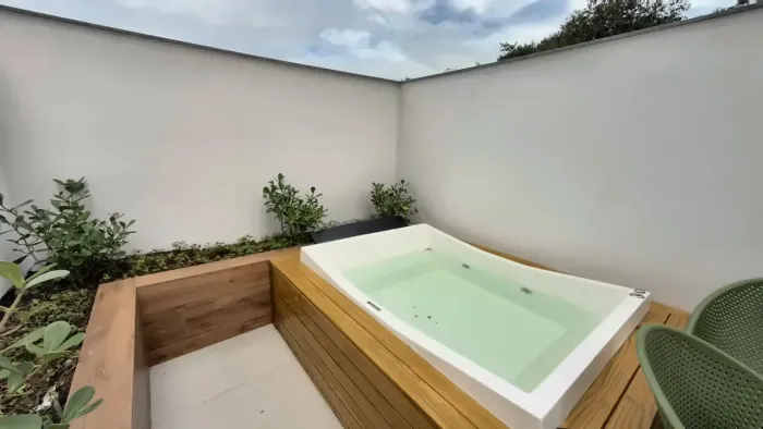 Estúdio Garden com Hidromassagem na Trindade