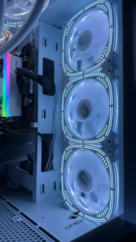 PC Gamer Ryzen 7 5700X + RX 7600 Gaming OC 8GB + 32GB RAM RGB + SSD NVMe 1TB