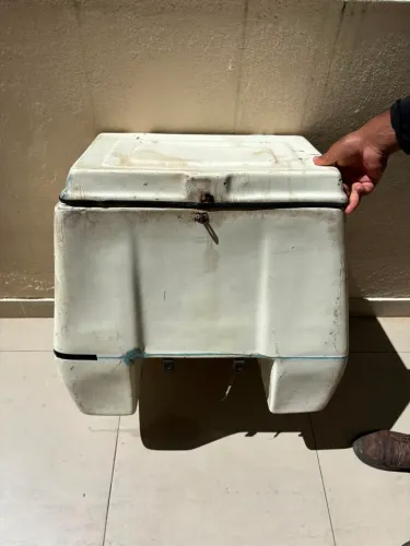 Vendo baú grande 250 com a ferragem da 160