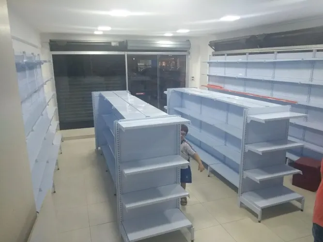 Gôndolas para farmácia