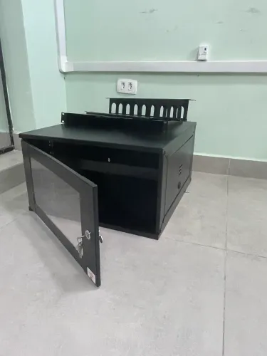 Rack/Gabinete Metálico Preto 6U - 52 x 57 cm - Com Chave