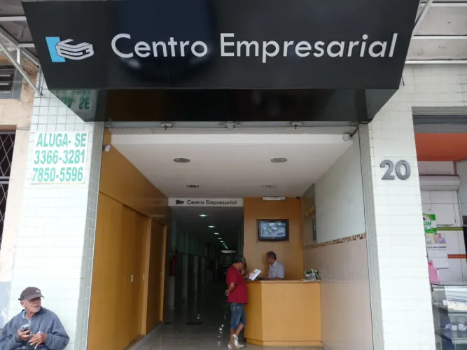 Excelente sala comercial dentro de Centro Empresarial, segurança e banda larga instalada