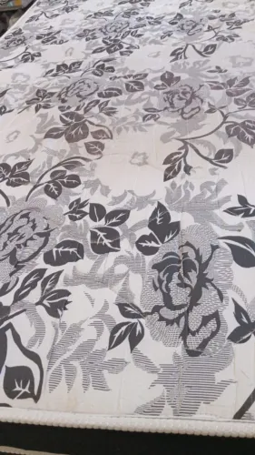 Cama Box , base e colchão.