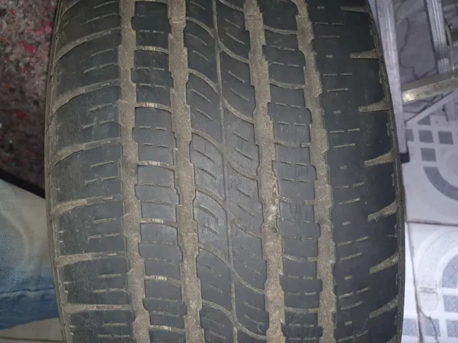 Vendo 1 pneu 17 - 235/60