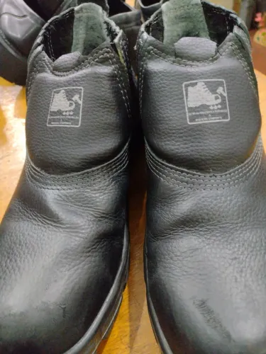 Botina bico de ferto