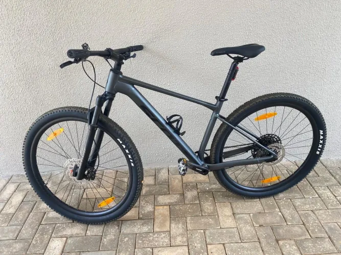 Bicicleta Scott Scale Dark Grey 970 2025