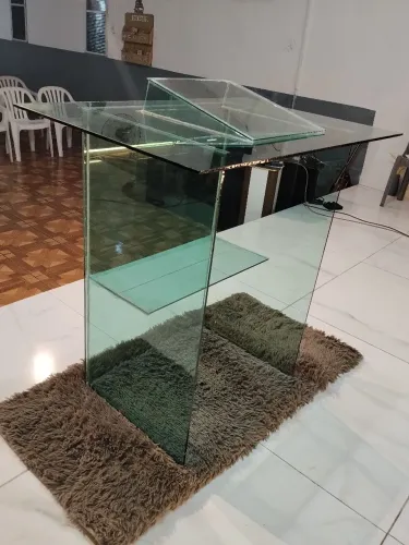 Púlpito de vidro para igreja
